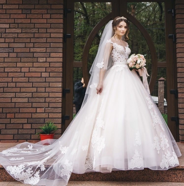 Glamorous Sleeveless V-Neck Lace Appliques Wedding Dresses | Bridal Gowns Online