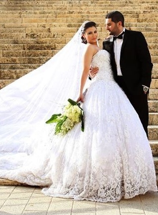 Noble Sweetheart Crystal Ball Gown Wedding Dress Lace Chapel Train Plus Size Princess Dress