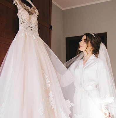 Glamorous Sleeveless V-Neck Lace Appliques Wedding Dresses | Bridal Gowns Online_5