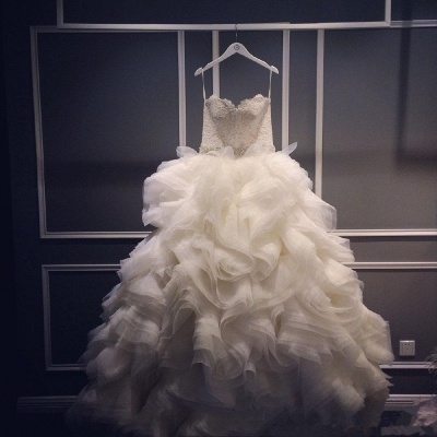 Elegant Sweetheart Ruffles Wedding Dress with Beadings Latest Court Train  Bridal Gown_4