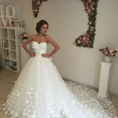 Sweetheart Neck Chapel Train Wedding Dresses 3D-Floral Lace Appliques Bridal Gowns Online_5