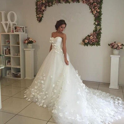 Sweetheart Neck Chapel Train Wedding Dresses 3D-Floral Lace Appliques Bridal Gowns Online_4